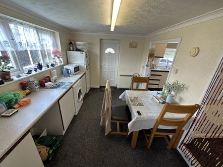 The Glebe, Great Yarmouth, Hemsby - Photo 5