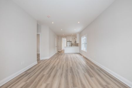 44 Hatter Ave, Welland - All Inclusive 2 Bedroom Main Unit - Photo 2