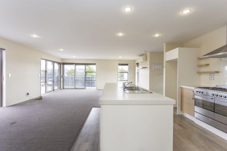 Spacious 4-bedroom family home! - Photo 3