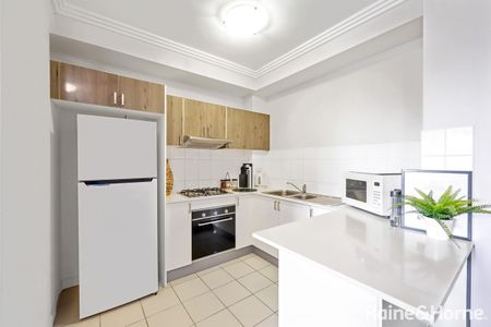 Two Bedroom, two Bathroom Unit In Convenient Location - Photo 2