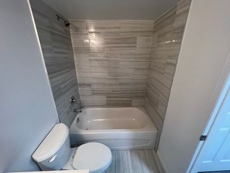 For Lease - 4975 Southampton Drive Unit# 232, Mississauga, Ontario - Photo 4