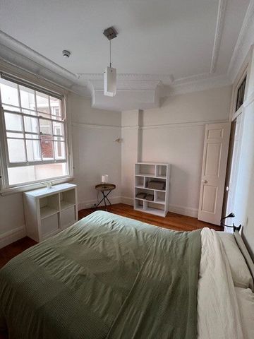 Elizabeth Bay - Photo 2