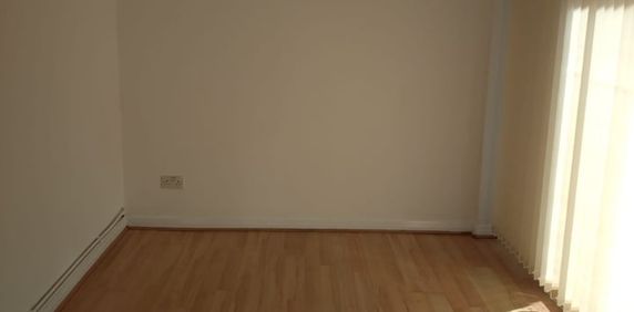 3 Bed Flat, Lady Hamilton Court, NW4 - Photo 2