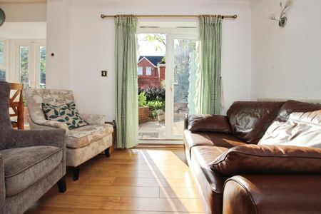 5 bedroom detached house to rent - Photo 3