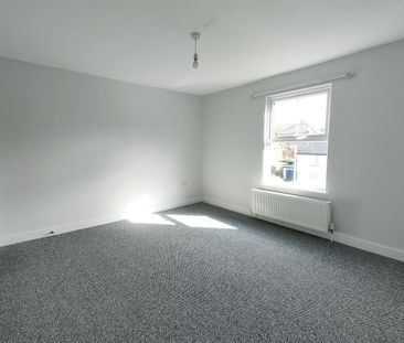 2 bedroom semi-detached house to rent - Photo 2