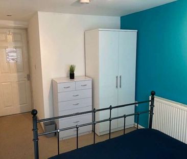 Spenser Road Room 5 - Photo 6