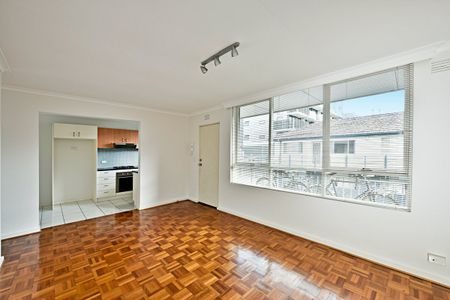 Register to Inspect: SPACIOUS APARTMENT WALKING DISTANCE TO LYGON ST! - Photo 3