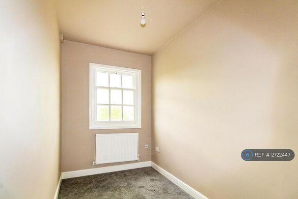 3 bedroom flat to rent - Photo 1