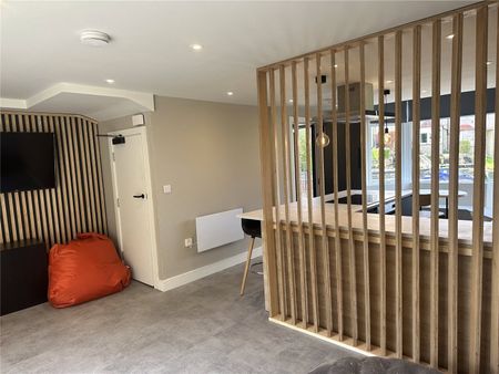 49 Newsome Road, Huddersfield, HD4 - Photo 2