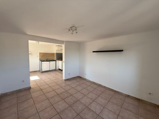 Location Appartement 2 pièces 36m² HYERES 83400 - Photo 1