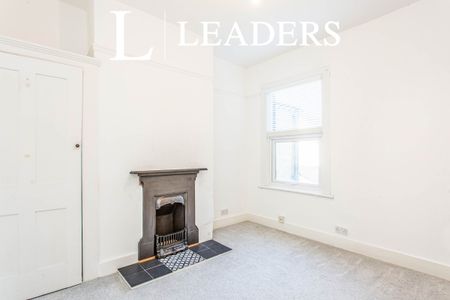 3 bedroom house to rent Albany Avenue, SS0 - Photo 5