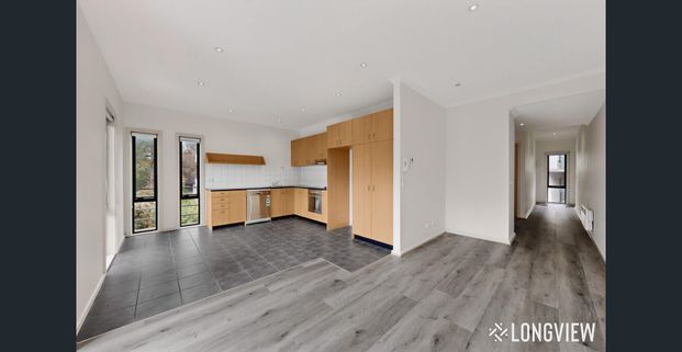 Modern Living Within Walking Distance of Monash University - Photo 1