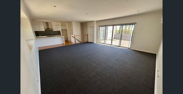 4 bedroom home with excellent views. - Photo 1