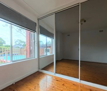 Quiet and Sunny Three Bedroom Home - Photo 6