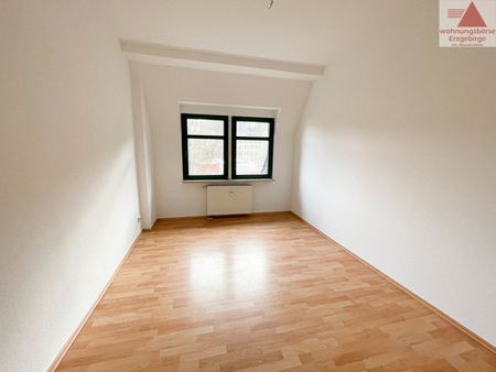 2-Raum-Dachgeschosswohnung mit Einbauküche im Herzen von Aue - Photo 2