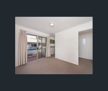 PRIVATE AND SECURE - Photo 2