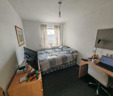1 bedroom in a flat share to rent - Photo 4