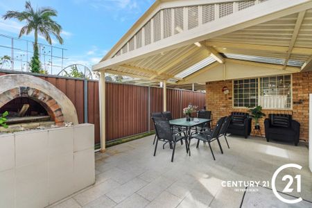 Modern Three Bedroom Home! - Photo 2