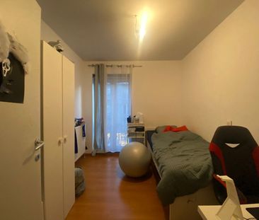 Zeer ruim appartement pal in het centrum van Genk - Photo 2