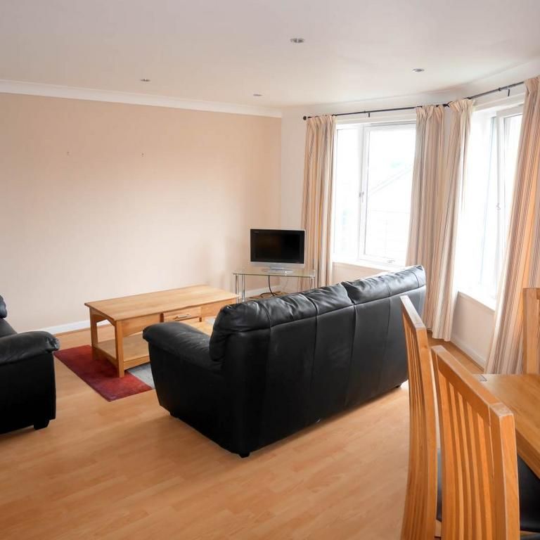 3 bedroom flat to rent - Photo 1