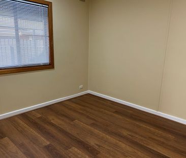 3 Bedroom Family Home with Solar panels and Battery - Photo 3