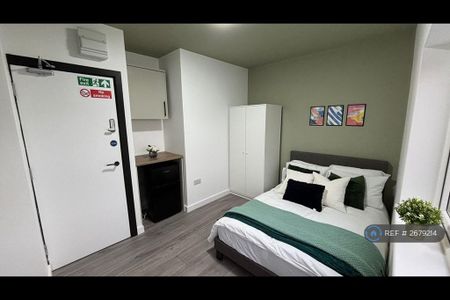 1 bedroom in a flat share to rent - Photo 4