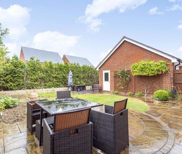 4 bedroom detached house to rent - Photo 4