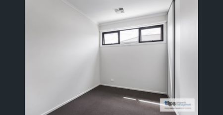 Charming 3 Bedroom Townhouse in Prime Prospect Location - Photo 4