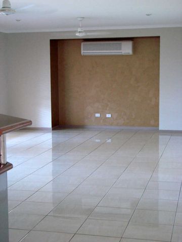 Relaxed coastal lifestyle - Photo 5