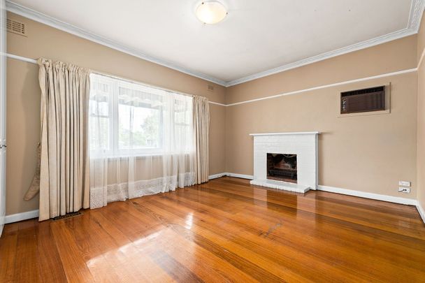 5 Bedroom Family Home! - Photo 1