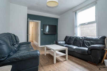 6 bedroom terraced house to rent - Photo 2