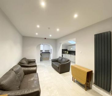 8 bedroom house to rent - Photo 1