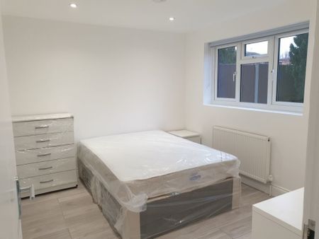 5 bedroom Property to rent - Photo 2