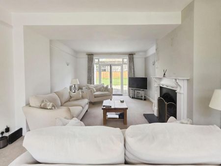 5 bedroom detached house to rent - Photo 2