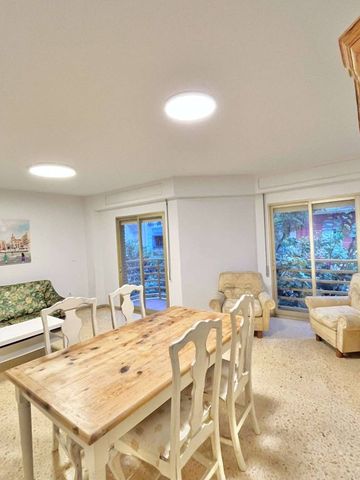 4 room luxury Flat for rent in Valencia - Photo 2