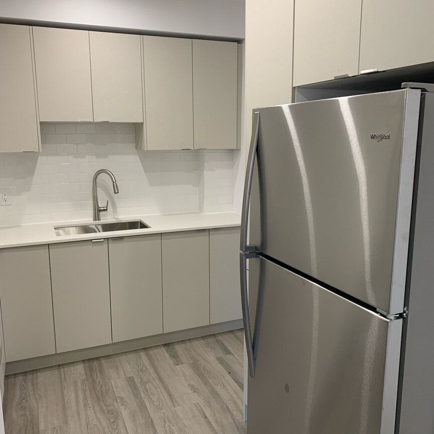 1 Bedroom - 4635 Avenue Clanranald, Montréal - Photo 1