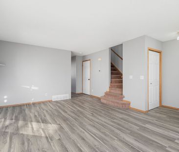 125 Martin Crossing Manor Northeast, Calgary - Photo 2