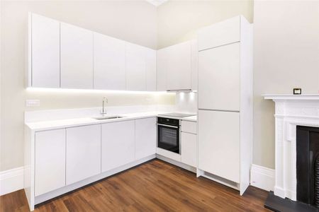 A brilliant studio flat located on a popular garden square in South Kensington. - Photo 5