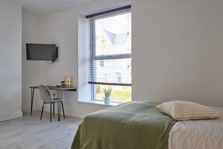 8 bedroom house of multiple occupation to rent - Photo 2