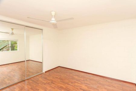 Quaint townhouse close to beachfront - Photo 4