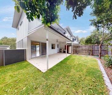 Town house walking distance to shops and schools - Photo 3