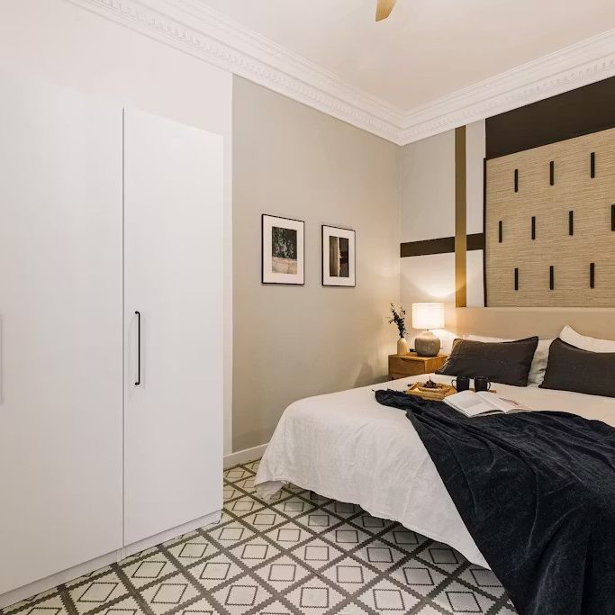 Carrer de Viladomat, Barcelona, Catalonia 08015 - Photo 1