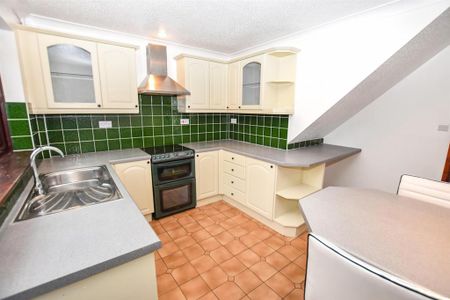 2 bedroom semi-detached house to rent - Photo 4