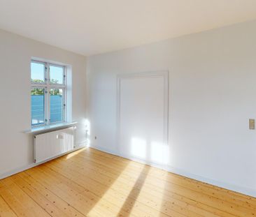 Indbydende lejlighed nær Limfjorden i Aalborg Vestby - Photo 1