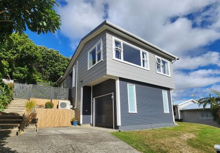 Boastful 3BR Home in Stokes Valley - Photo 3