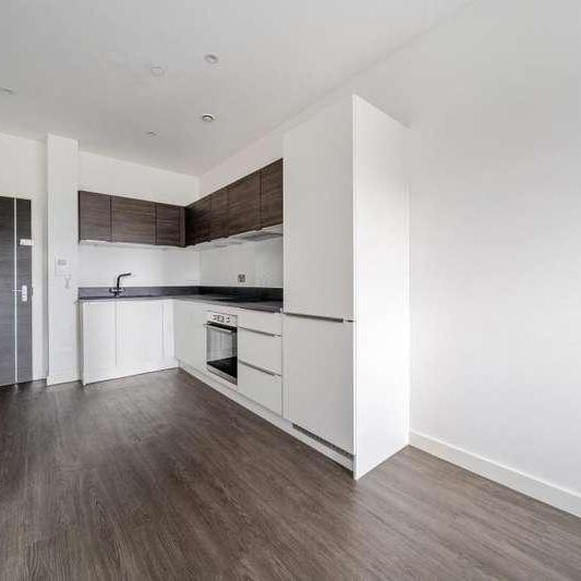 Bracknell, Berkshire, RG12 - Photo 1