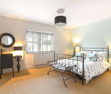 Exquisite modern home in prime Alderley Edge location with electric... - Photo 4