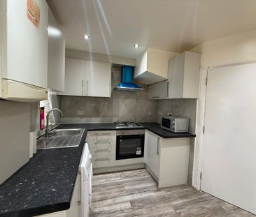 4 bedroom terraced house to rent - Photo 6