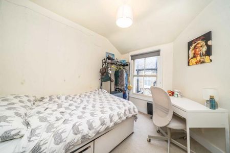 4 bedroom flat to rent - Photo 4