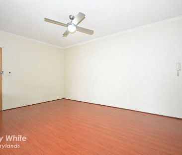 Right on the border of Parramatta CBD! - Photo 6